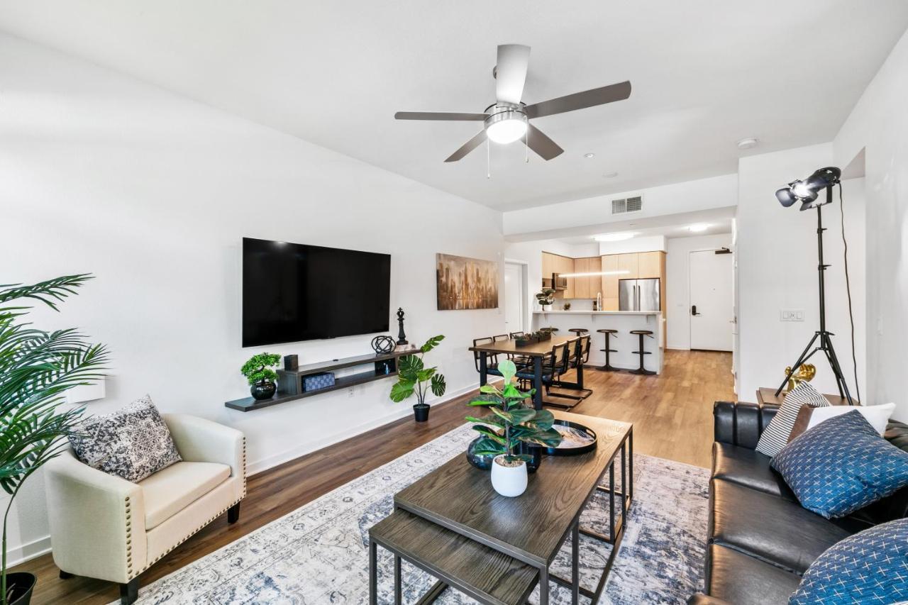 Beverly Grove Chic City Oasis 2 Bedroom Apt With Den 138 Лос-Анджелес Екстер'єр фото